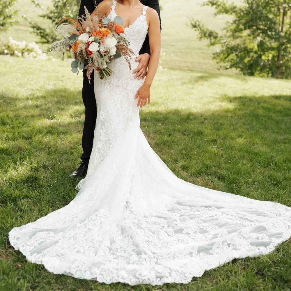 Wedding dress - Picture 1 of 4